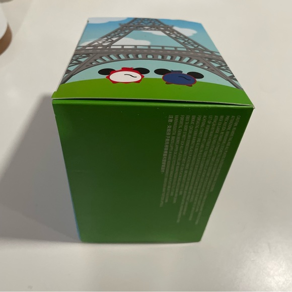 Disney Store Tsum Tsum Paris Box Set: Mickey and Minnie - Picture 4 of 4